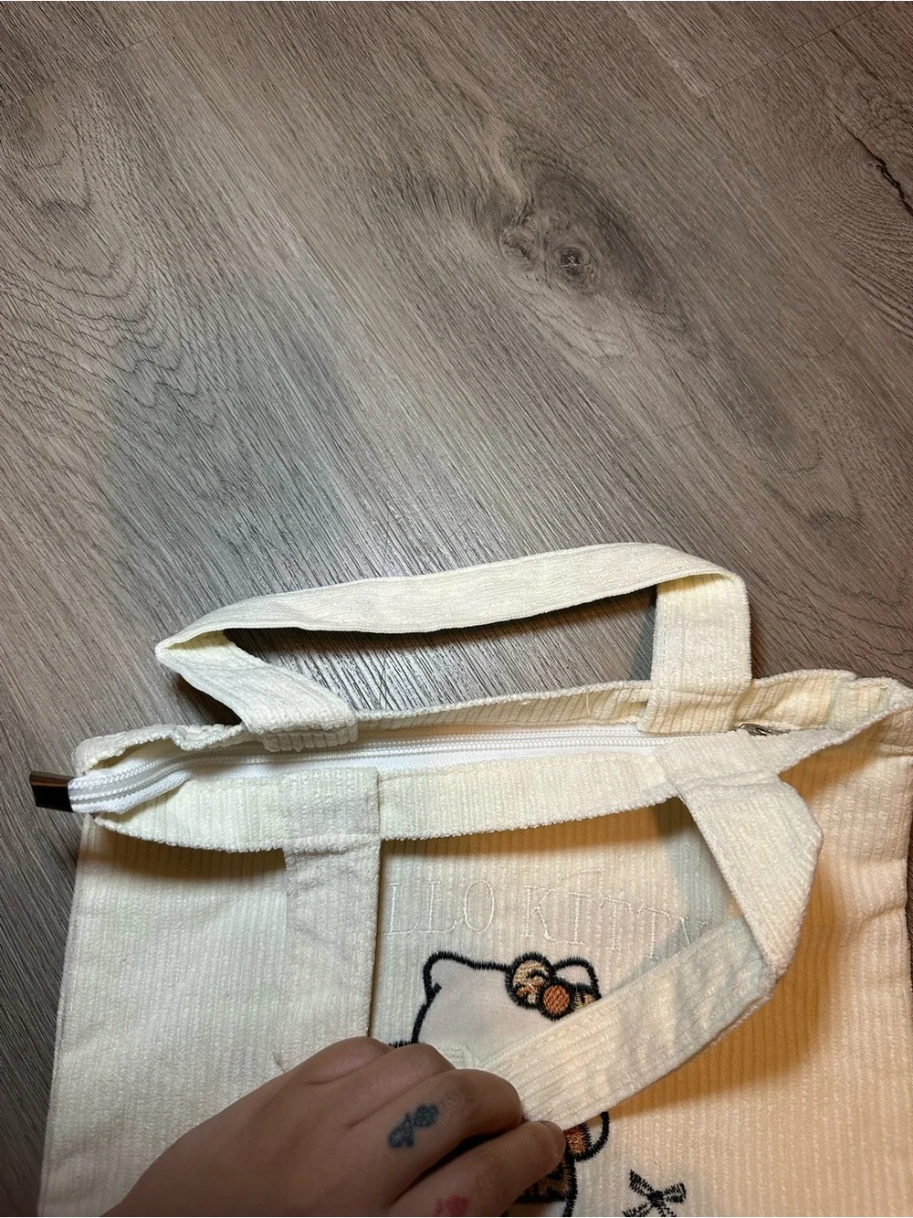HELLO KITTY Corduroy Cream White Leopard Kitty Tote Bag - Picture 6 of 8